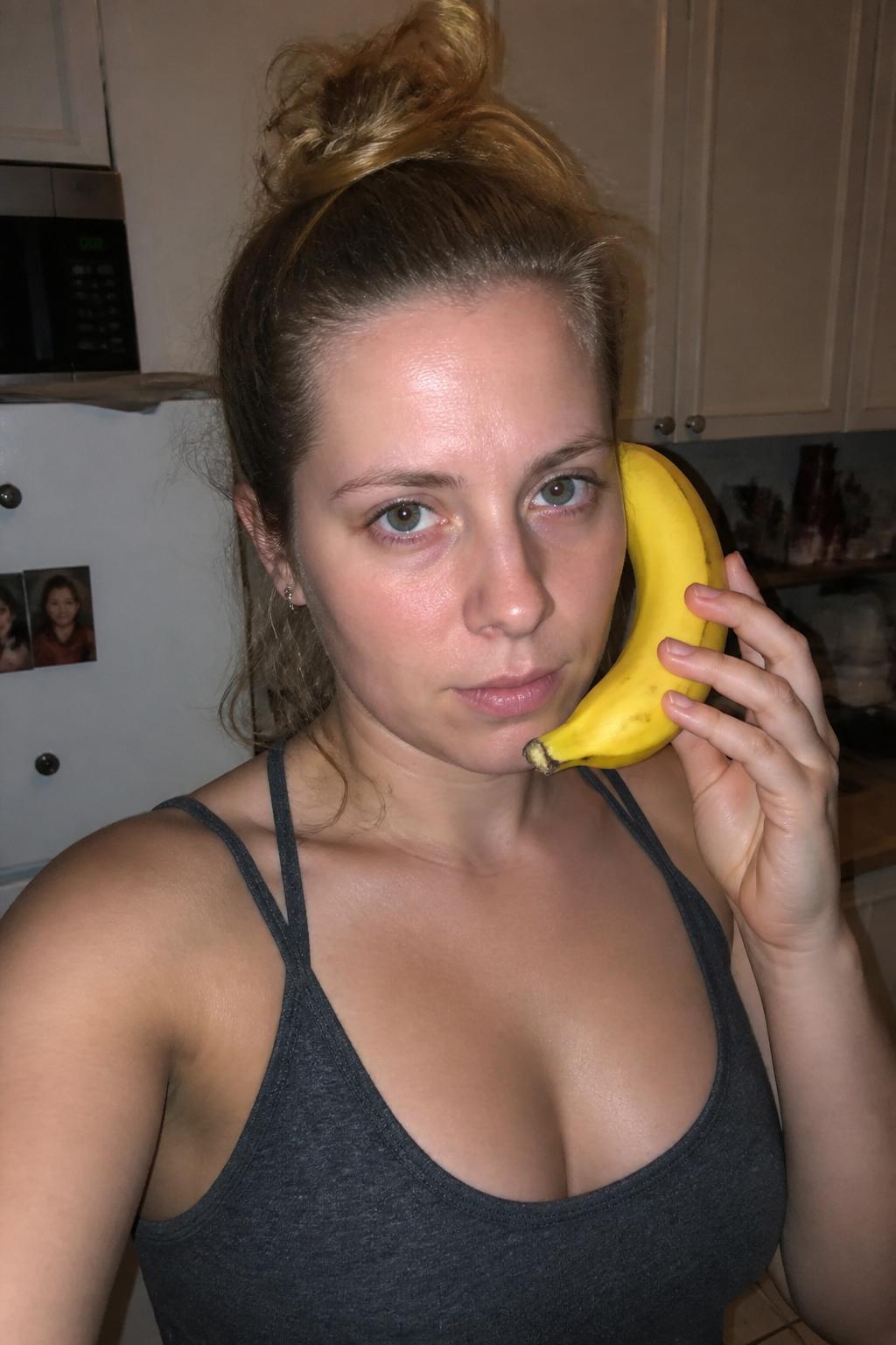 @jules serving BANANA CALL